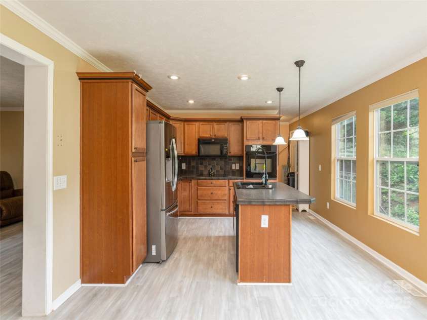 15 Starling Way, Hendersonville, NC 28792.  MLS# CAR4289401, YatesRealty ID 34799. 