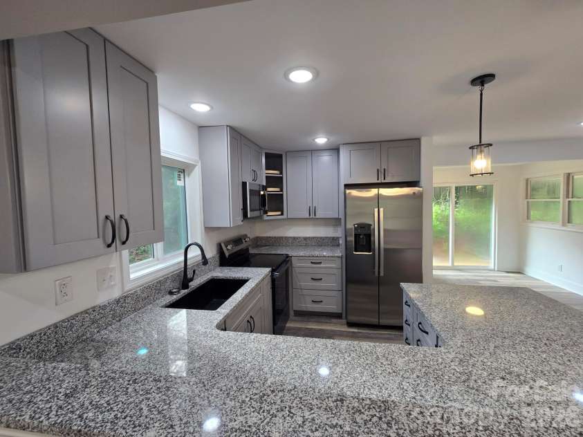 61 Wright Lane, Brevard, NC 28712.  MLS# CAR4400162, YatesRealty ID 34799. 