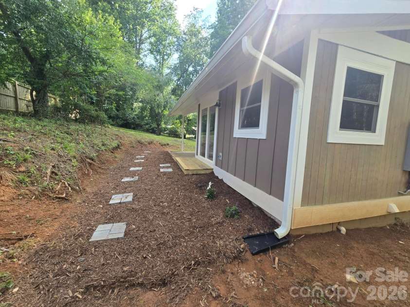 61 Wright Lane, Brevard, NC 28712.  MLS# CAR4400162, YatesRealty ID 34799. 