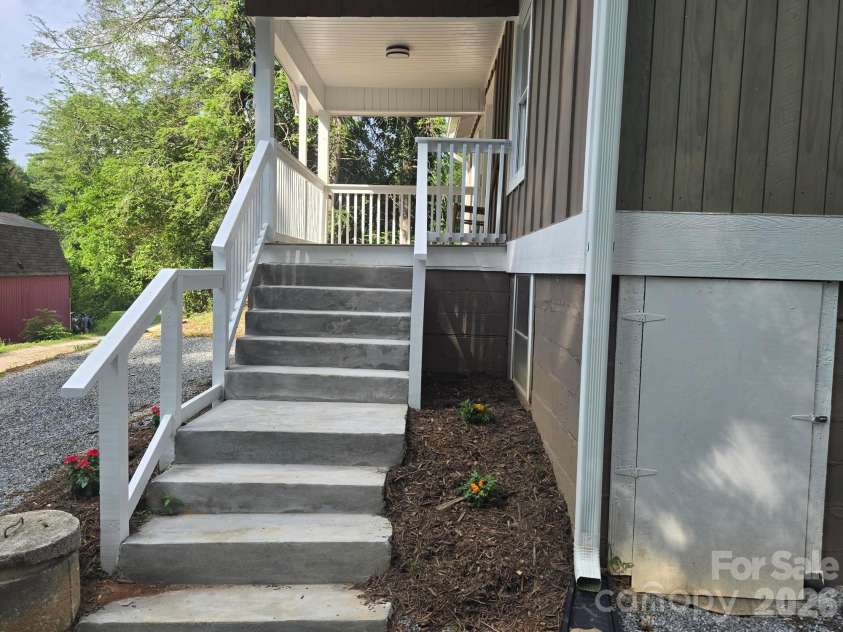61 Wright Lane, Brevard, NC 28712.  MLS# CAR4400162, YatesRealty ID 34799. 