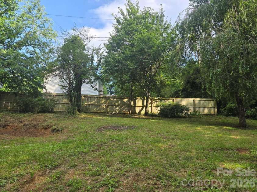 61 Wright Lane, Brevard, NC 28712.  MLS# CAR4400162, YatesRealty ID 34799. 