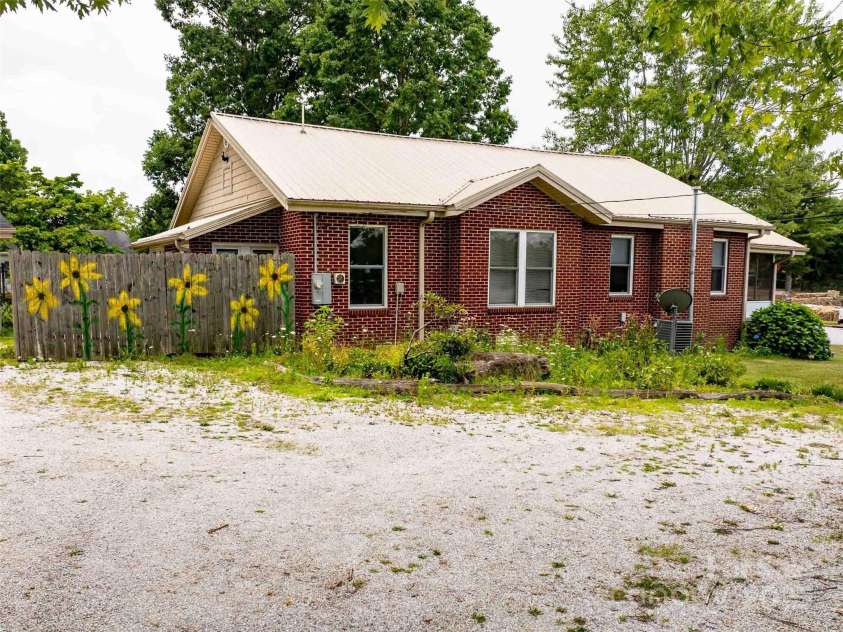 103 King Street, East Flat Rock, NC 28726.  MLS# CAR4229191, YatesRealty ID 348. 