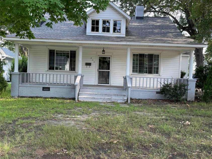 202 Marion Street, Clover, SC 29710.  MLS# CAR4397522, YatesRealty ID 34801. 