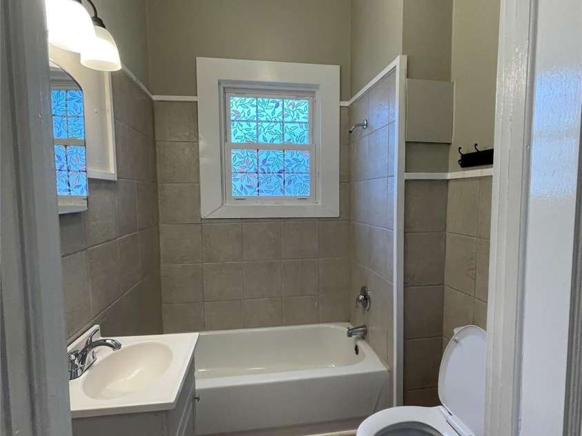 202 Marion Street, Clover, SC 29710.  MLS# CAR4397522, YatesRealty ID 34801. Bathroom #1