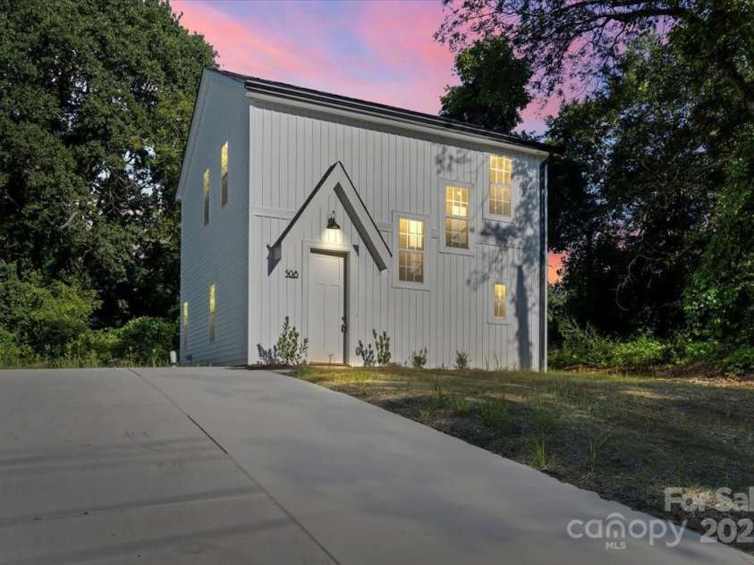508 Oakland Street, Gastonia, NC 28052.  MLS# CAR4295668, YatesRealty ID 34801. 