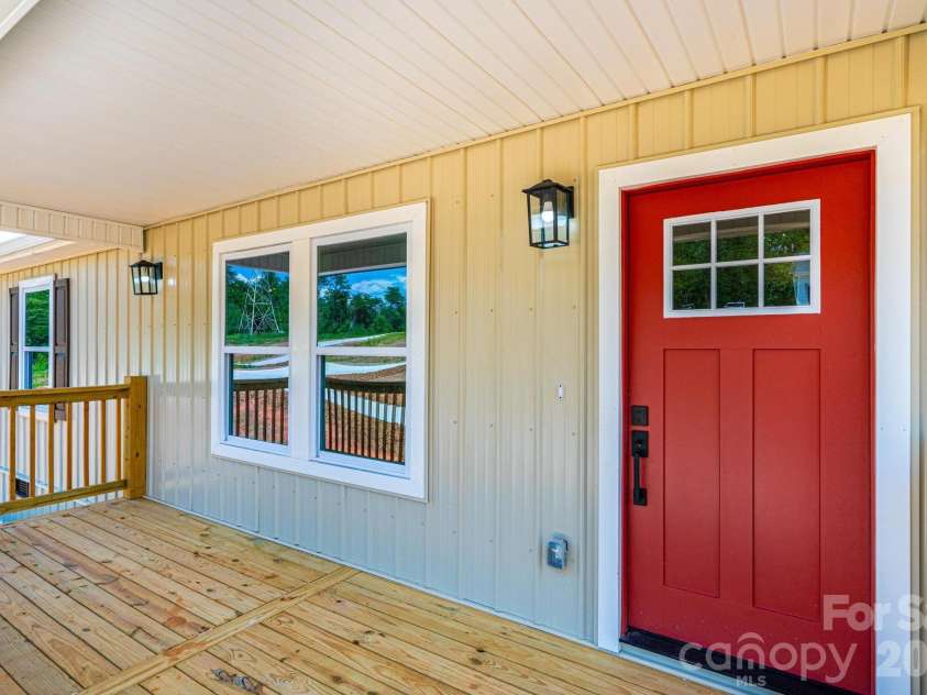 2033 Bailey Drive, Hickory, NC 28601.  MLS# CAR4393878, YatesRealty ID 34803. 