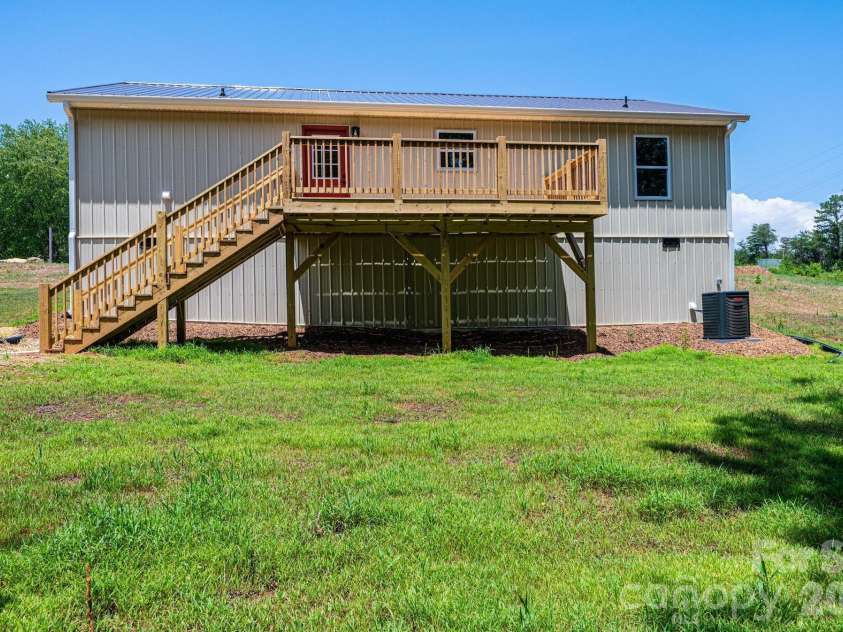 2033 Bailey Drive, Hickory, NC 28601.  MLS# CAR4393878, YatesRealty ID 34803. 