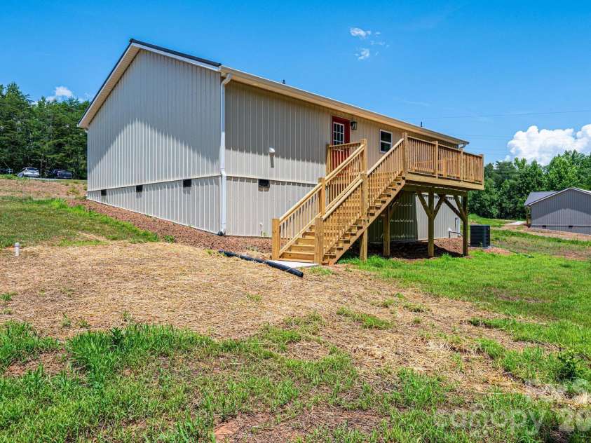2033 Bailey Drive, Hickory, NC 28601.  MLS# CAR4393878, YatesRealty ID 34803. 