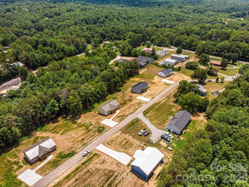 2033 Bailey Drive, Hickory, NC 28601.  MLS# CAR4393878, YatesRealty ID 34803. 