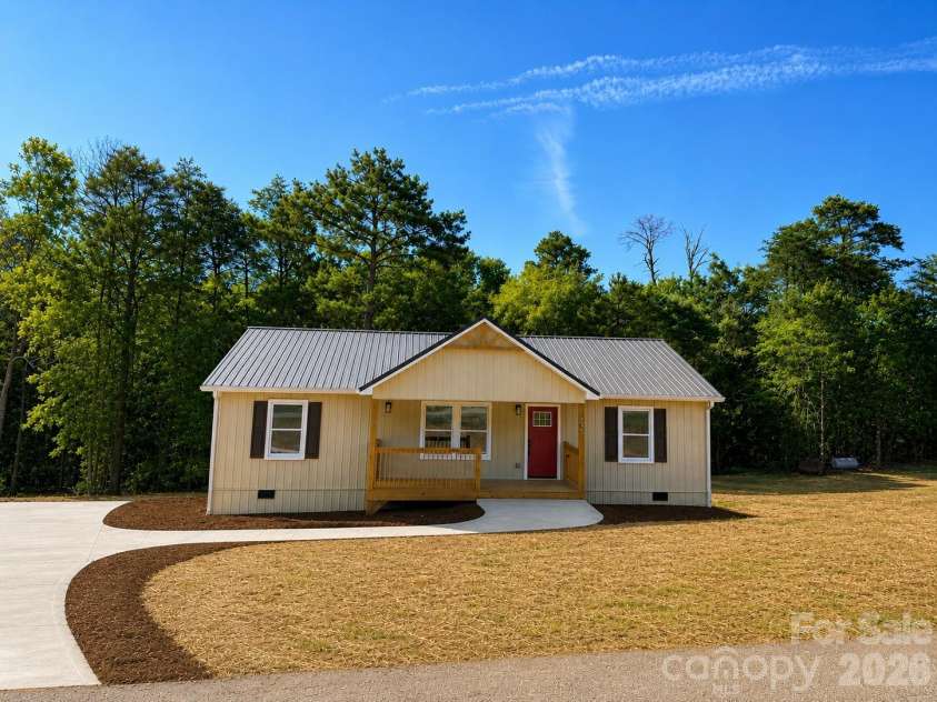 2033 Bailey Drive, Hickory, NC 28601.  MLS# CAR4393878, YatesRealty ID 34803. 