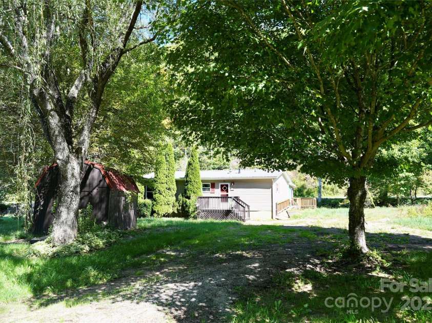 320 Pacer Trail, Canton, NC 28716.  MLS# CAR4296677, YatesRealty ID 34803. 
