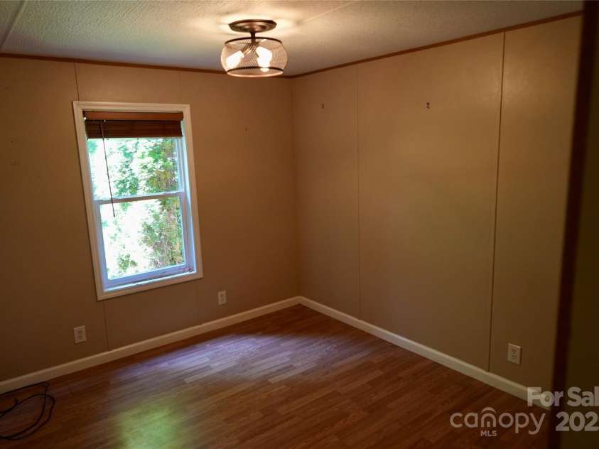 320 Pacer Trail, Canton, NC 28716.  MLS# CAR4296677, YatesRealty ID 34803. 