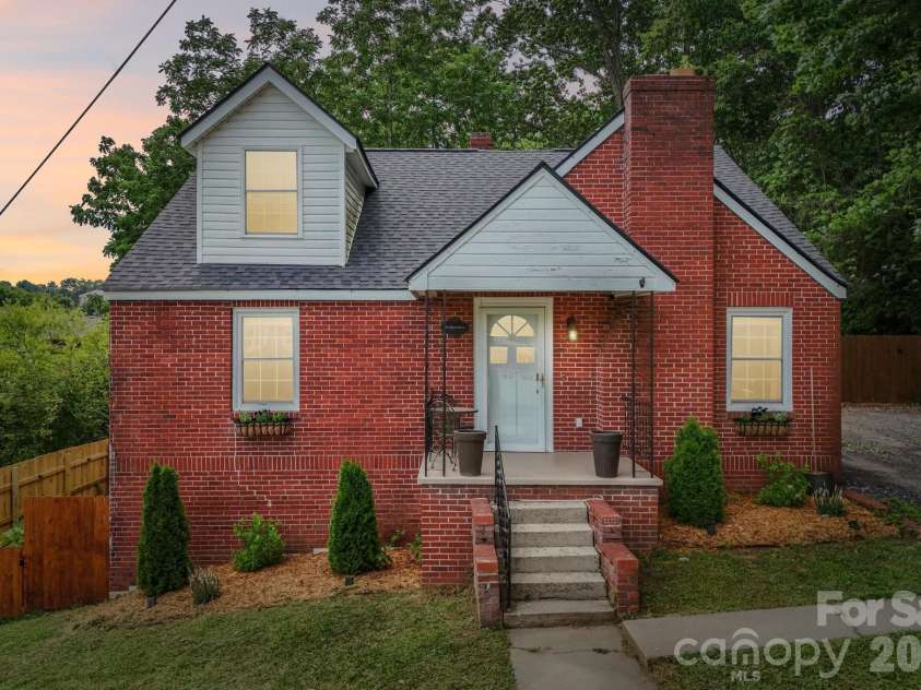 111 Bennett Street, Burnsville, NC 28714.  MLS# CAR4390784, YatesRealty ID 34804. 