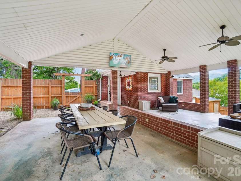 111 Bennett Street, Burnsville, NC 28714.  MLS# CAR4390784, YatesRealty ID 34804. 
