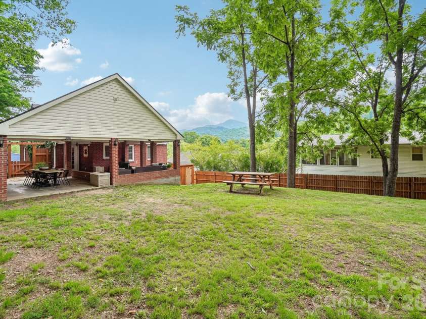 111 Bennett Street, Burnsville, NC 28714.  MLS# CAR4390784, YatesRealty ID 34804. 