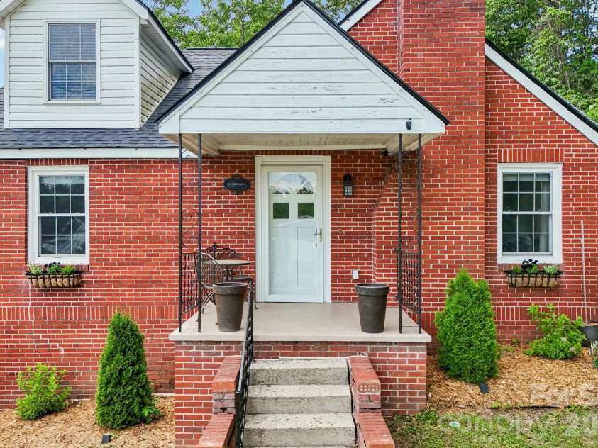 111 Bennett Street, Burnsville, NC 28714.  MLS# CAR4390784, YatesRealty ID 34804. 