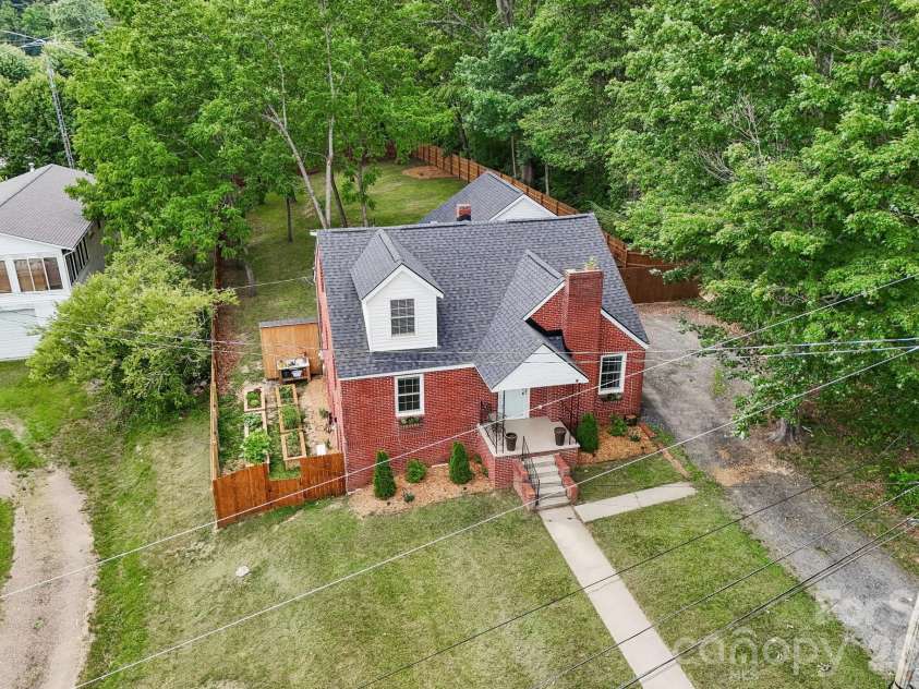 111 Bennett Street, Burnsville, NC 28714.  MLS# CAR4390784, YatesRealty ID 34804. 