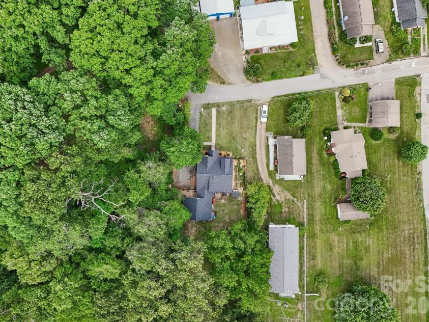 111 Bennett Street, Burnsville, NC 28714.  MLS# CAR4390784, YatesRealty ID 34804. 