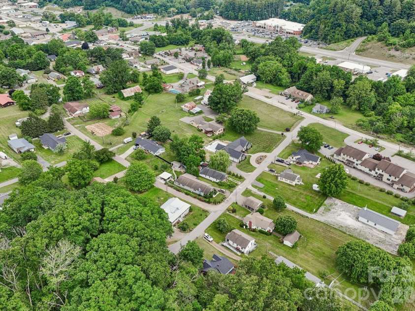 111 Bennett Street, Burnsville, NC 28714.  MLS# CAR4390784, YatesRealty ID 34804. 