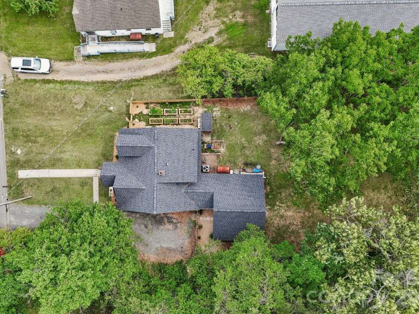 111 Bennett Street, Burnsville, NC 28714.  MLS# CAR4390784, YatesRealty ID 34804. 