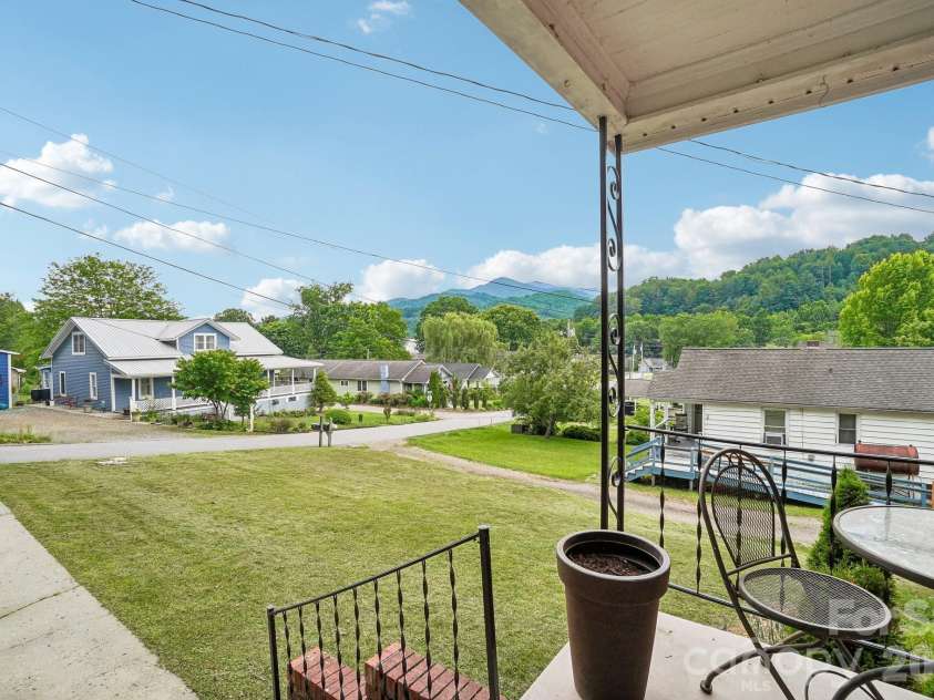 111 Bennett Street, Burnsville, NC 28714.  MLS# CAR4390784, YatesRealty ID 34804. 