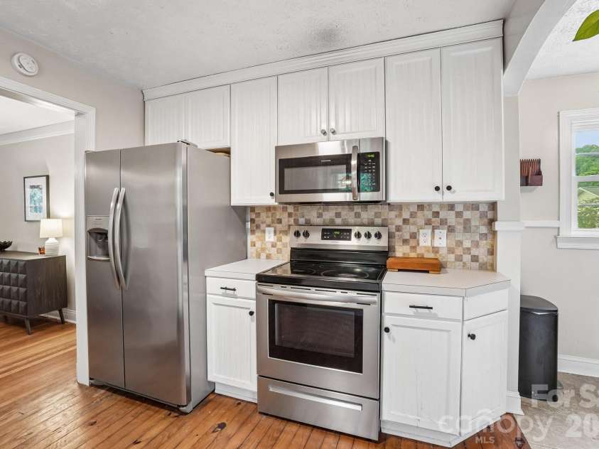 111 Bennett Street, Burnsville, NC 28714.  MLS# CAR4390784, YatesRealty ID 34804. Kitchen