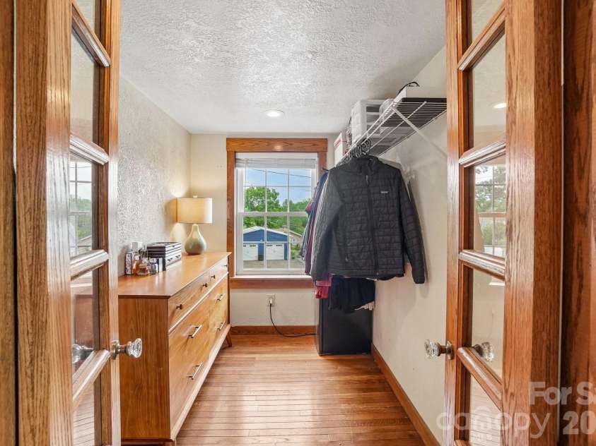 111 Bennett Street, Burnsville, NC 28714.  MLS# CAR4390784, YatesRealty ID 34804. Primary Closet