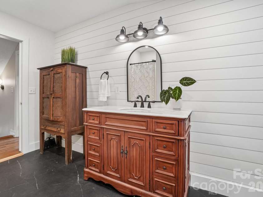 111 Bennett Street, Burnsville, NC 28714.  MLS# CAR4390784, YatesRealty ID 34804. Upstair Bath