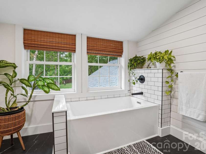 111 Bennett Street, Burnsville, NC 28714.  MLS# CAR4390784, YatesRealty ID 34804. Upstairs Bath