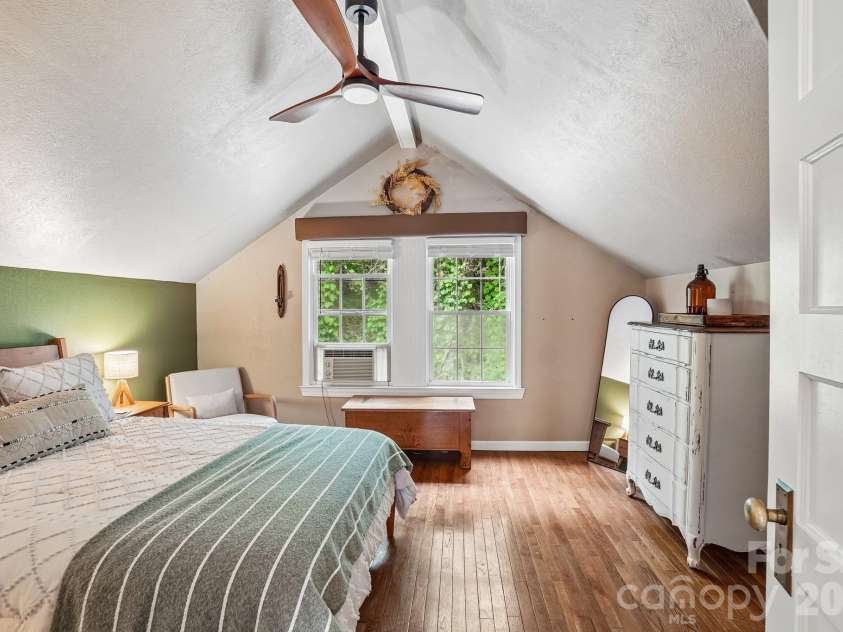 111 Bennett Street, Burnsville, NC 28714.  MLS# CAR4390784, YatesRealty ID 34804. Upstairs Bath