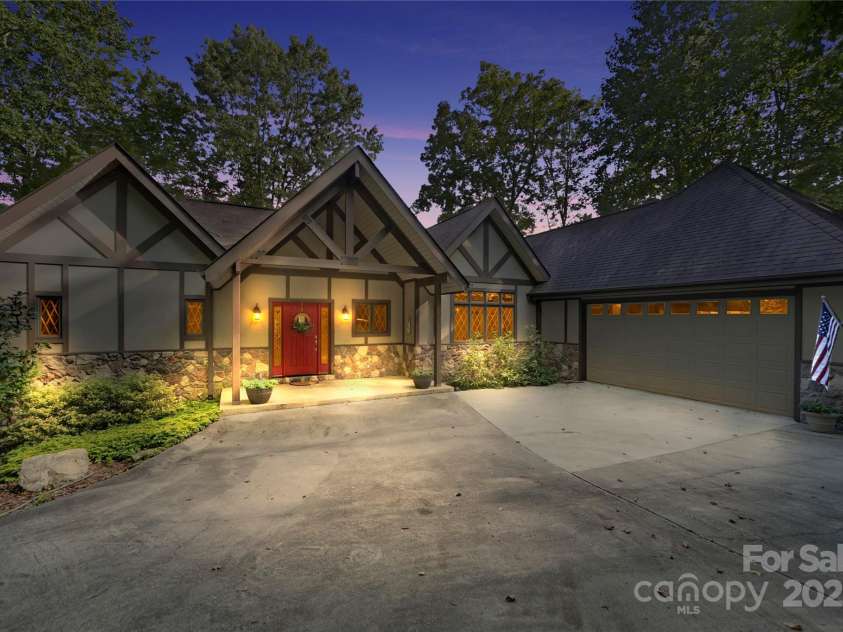 174 Echota Lane, Brevard, NC 28712.  MLS# CAR4291447, YatesRealty ID 34805. 