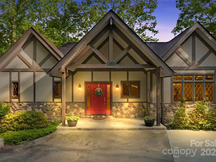 174 Echota Lane, Brevard, NC 28712.  MLS# CAR4291447, YatesRealty ID 34805. 