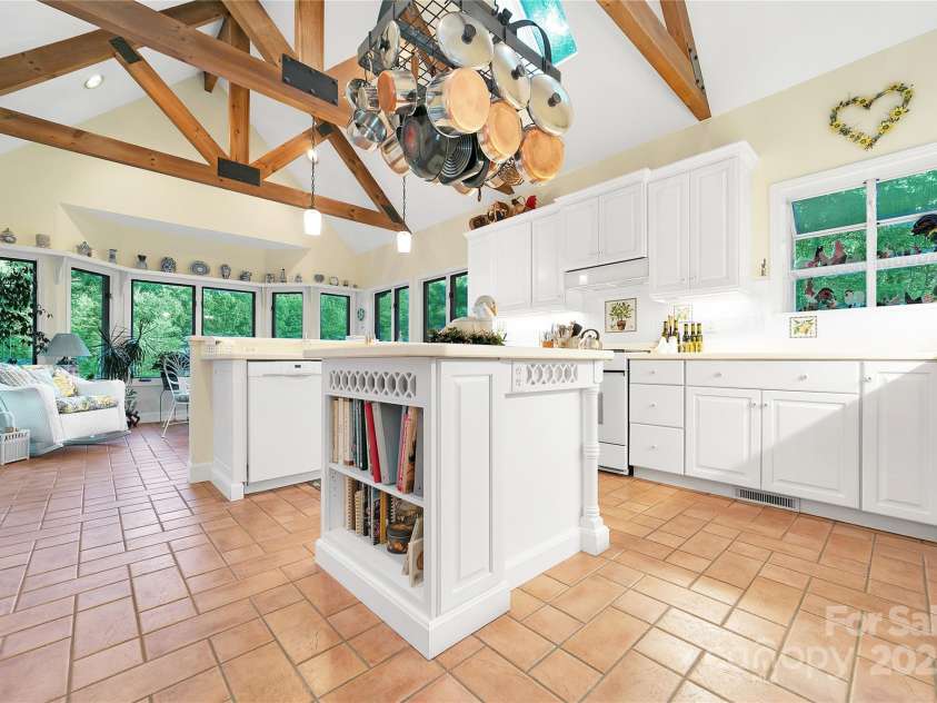 174 Echota Lane, Brevard, NC 28712.  MLS# CAR4291447, YatesRealty ID 34805. 