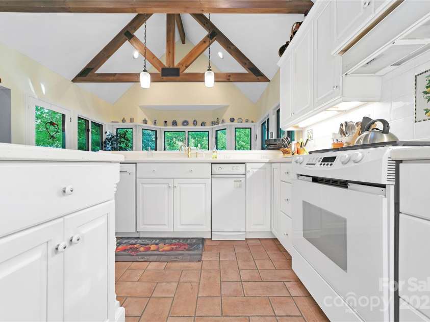 174 Echota Lane, Brevard, NC 28712.  MLS# CAR4291447, YatesRealty ID 34805. 