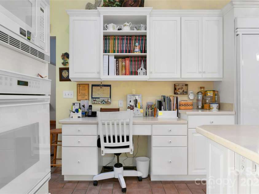 174 Echota Lane, Brevard, NC 28712.  MLS# CAR4291447, YatesRealty ID 34805. 