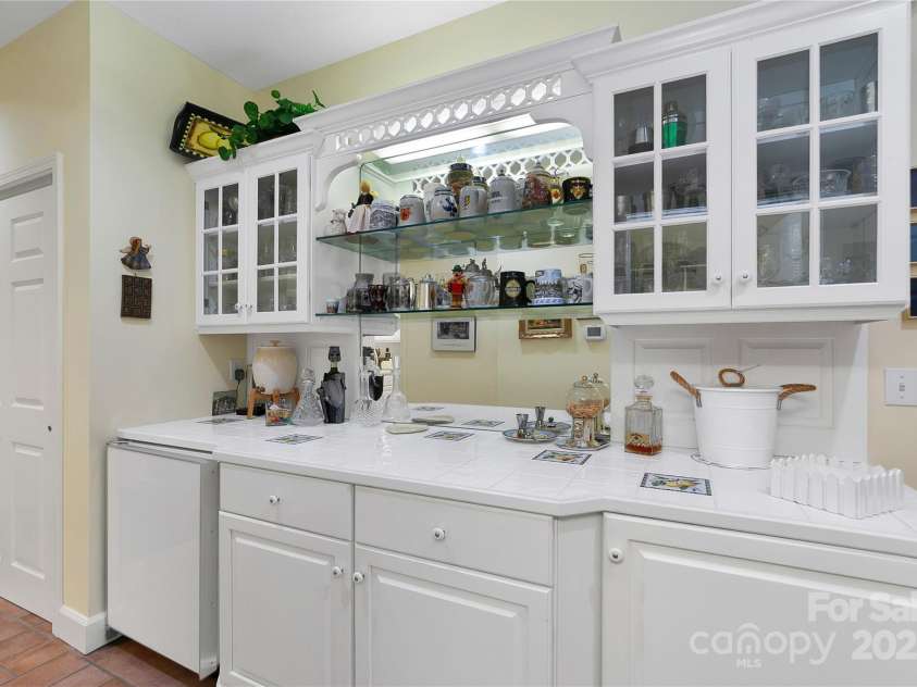 174 Echota Lane, Brevard, NC 28712.  MLS# CAR4291447, YatesRealty ID 34805. 