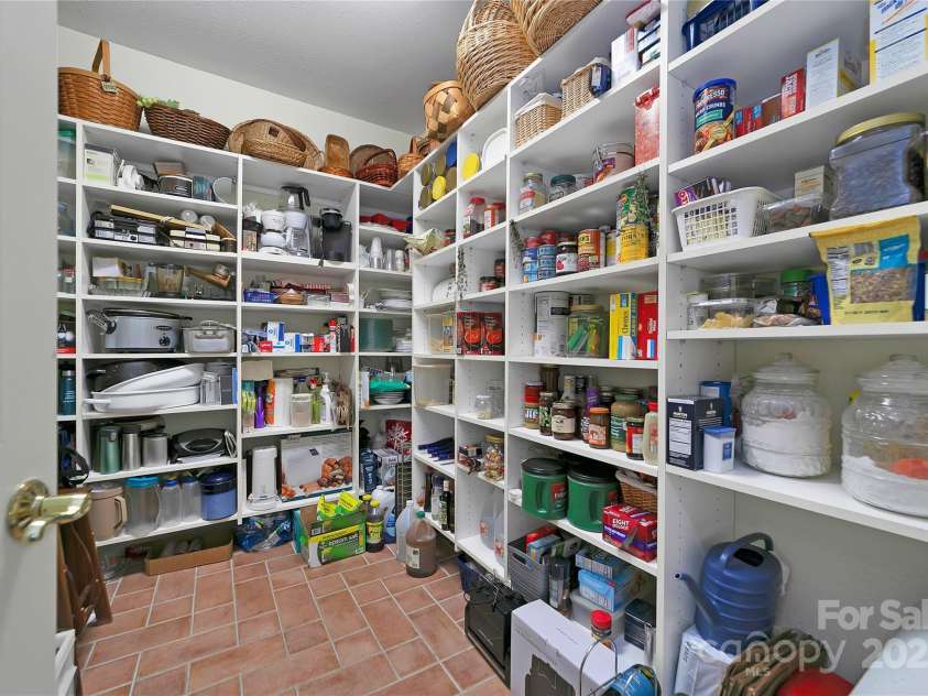 174 Echota Lane, Brevard, NC 28712.  MLS# CAR4291447, YatesRealty ID 34805. 