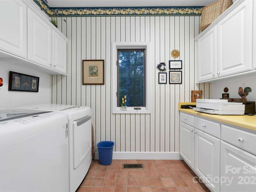 174 Echota Lane, Brevard, NC 28712.  MLS# CAR4291447, YatesRealty ID 34805. 