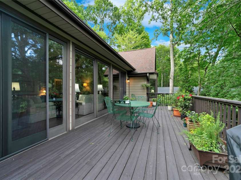 174 Echota Lane, Brevard, NC 28712.  MLS# CAR4291447, YatesRealty ID 34805. 