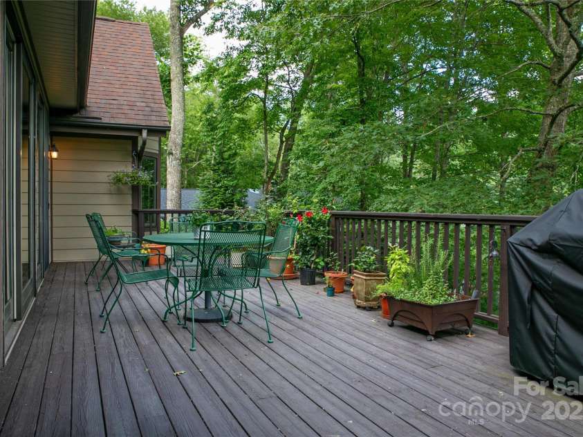 174 Echota Lane, Brevard, NC 28712.  MLS# CAR4291447, YatesRealty ID 34805. 