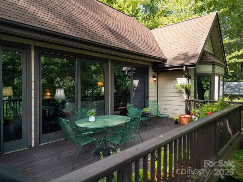 174 Echota Lane, Brevard, NC 28712.  MLS# CAR4291447, YatesRealty ID 34805. 