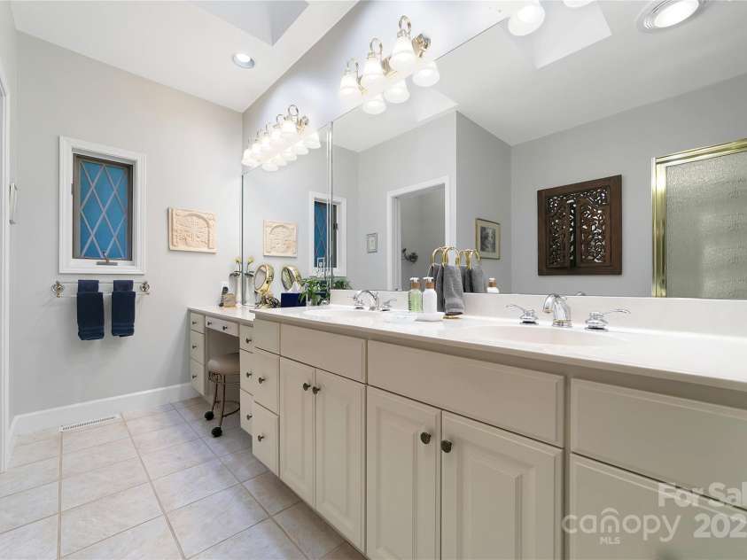 174 Echota Lane, Brevard, NC 28712.  MLS# CAR4291447, YatesRealty ID 34805. 