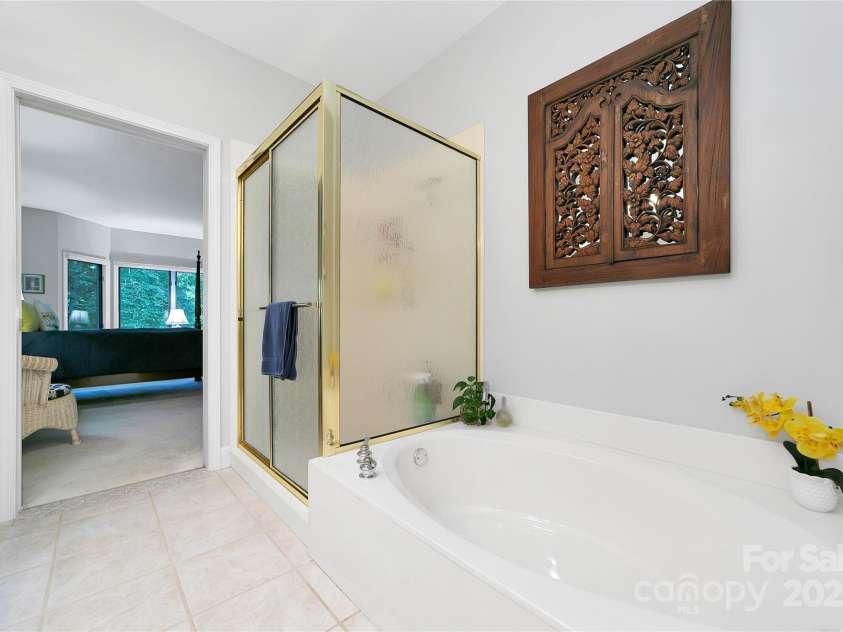 174 Echota Lane, Brevard, NC 28712.  MLS# CAR4291447, YatesRealty ID 34805. 