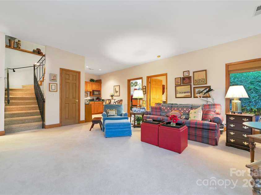 174 Echota Lane, Brevard, NC 28712.  MLS# CAR4291447, YatesRealty ID 34805. 