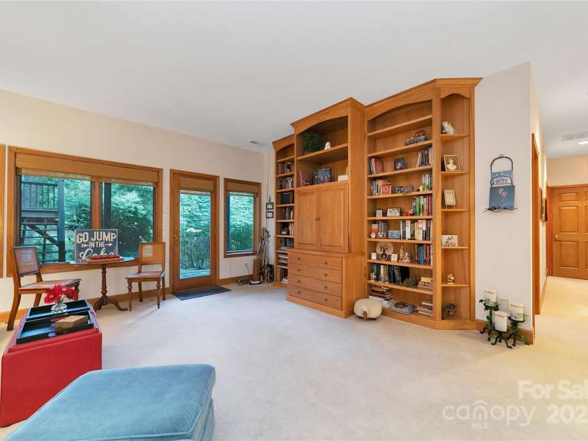 174 Echota Lane, Brevard, NC 28712.  MLS# CAR4291447, YatesRealty ID 34805. 