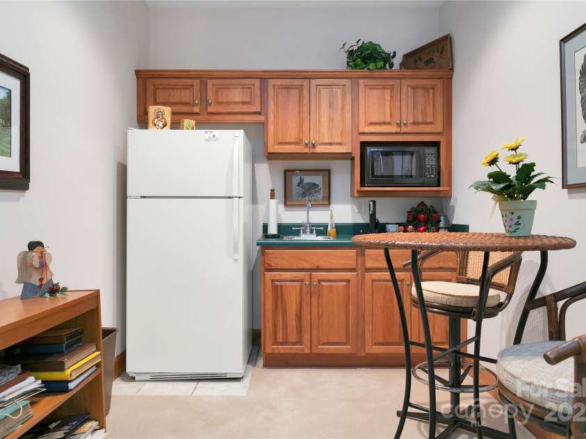 174 Echota Lane, Brevard, NC 28712.  MLS# CAR4291447, YatesRealty ID 34805. 