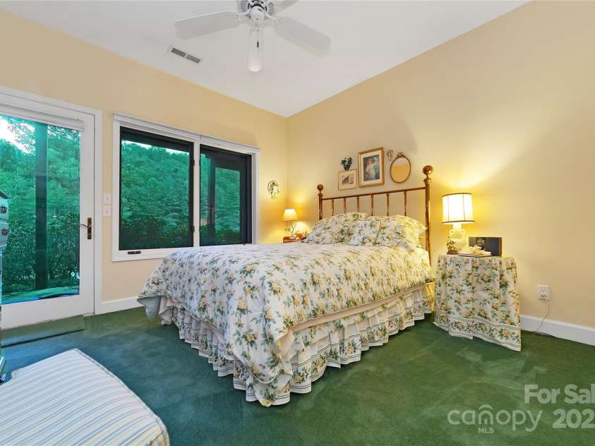 174 Echota Lane, Brevard, NC 28712.  MLS# CAR4291447, YatesRealty ID 34805. 