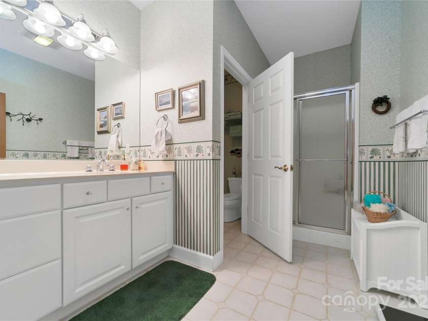 174 Echota Lane, Brevard, NC 28712.  MLS# CAR4291447, YatesRealty ID 34805. 