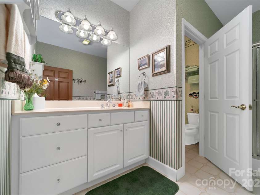 174 Echota Lane, Brevard, NC 28712.  MLS# CAR4291447, YatesRealty ID 34805. 