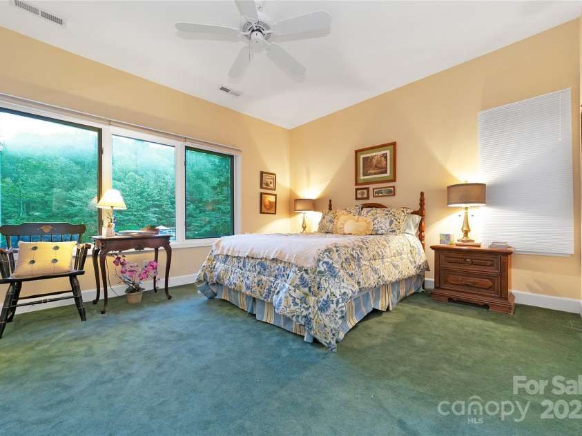 174 Echota Lane, Brevard, NC 28712.  MLS# CAR4291447, YatesRealty ID 34805. 